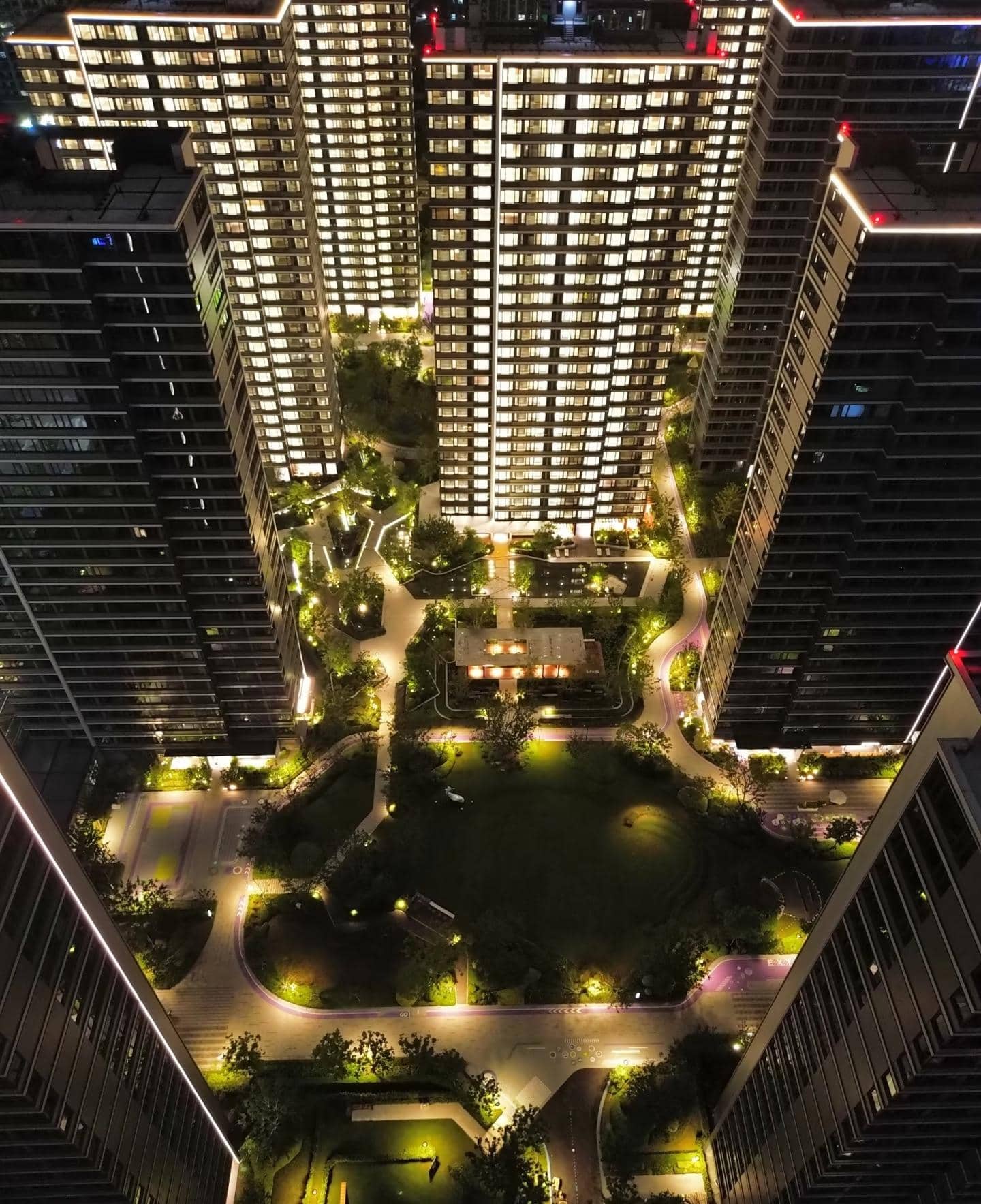 萬(wàn)科物業(yè)“太陽(yáng)鐘”技術(shù)入選《2025美麗中國(guó)綠色空間使用者年鑒》 引領(lǐng)社區(qū)智慧綠化新風(fēng)尚